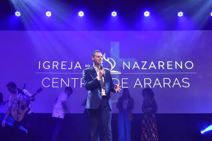 Pastor Jaime pregando